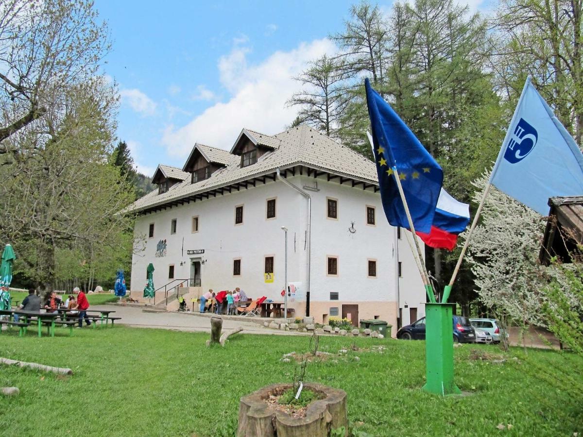 Dom Pristava Hotel Йесенице Екстериор снимка